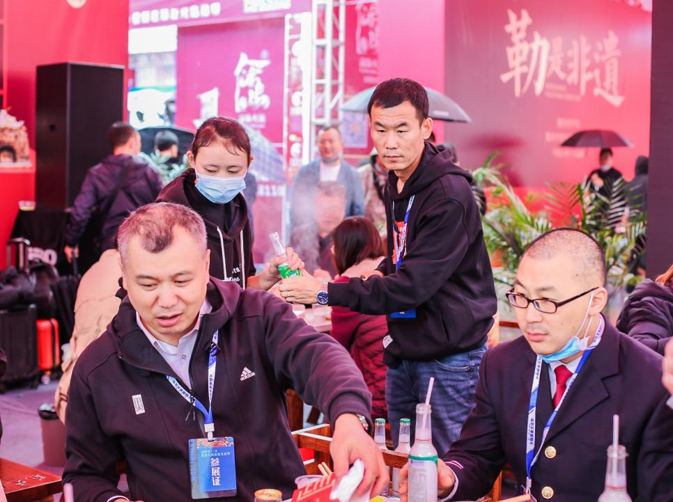 連鎖火鍋店如何在試營業(yè)期間積累客人？